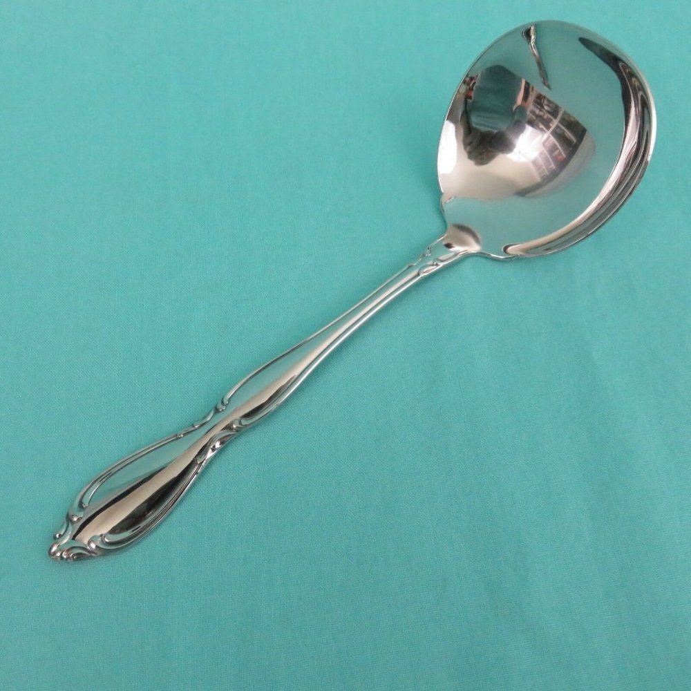 Oneida Strathmore Gravy Ladle Deluxe Stainless New